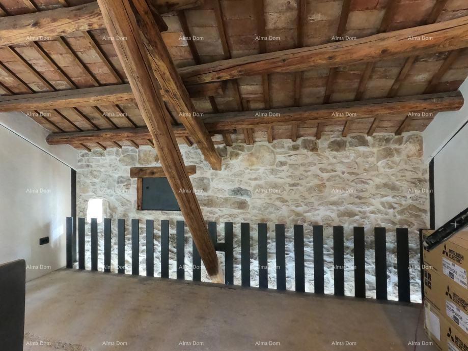 Kamnita Hiša na Prodajo