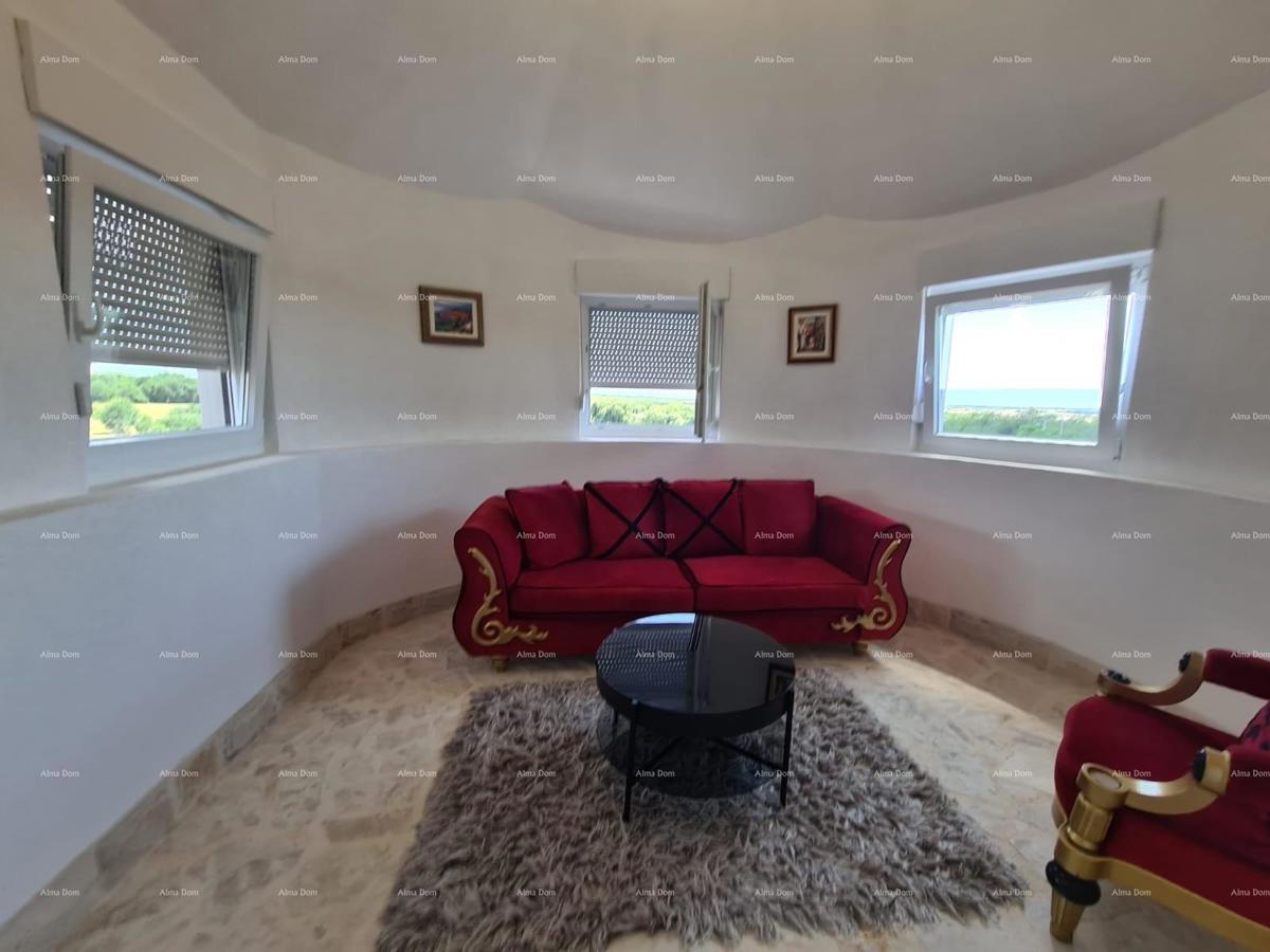 Na prodaju hiša s bazenom – Valtura