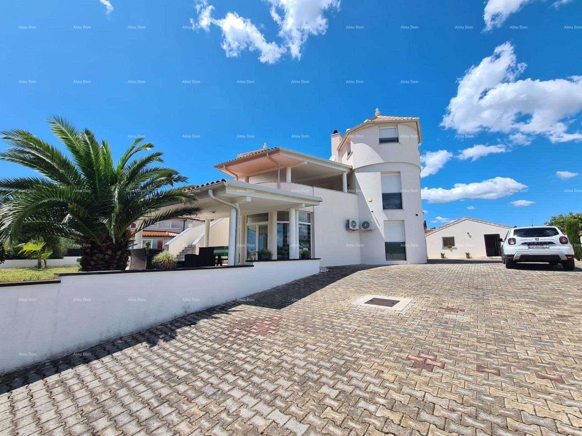 Na prodaju hiša s bazenom – Valtura