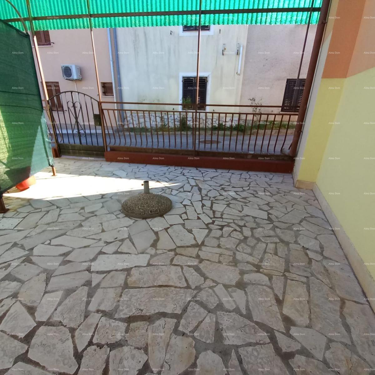 Prodamo caffe bar picerijo v Marčani