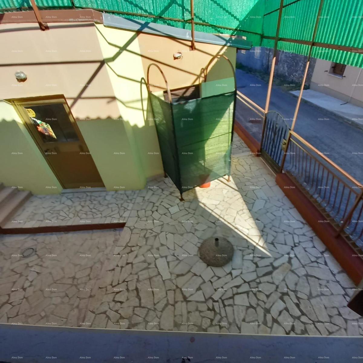 Prodamo caffe bar picerijo v Marčani