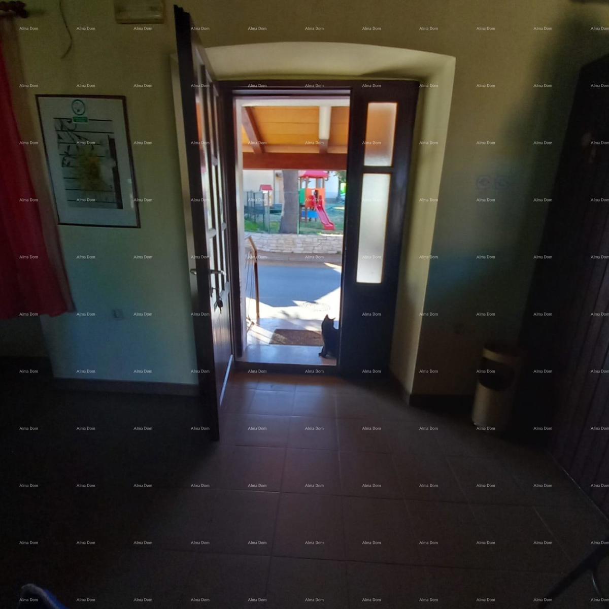 Prodamo caffe bar picerijo v Marčani