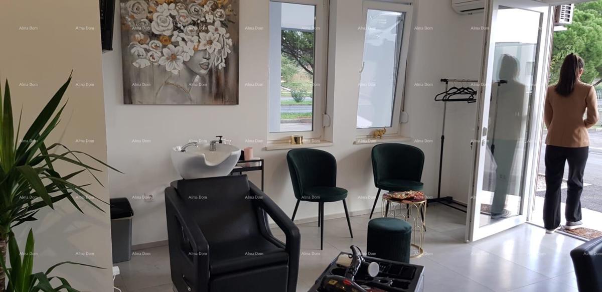 Prodaja poslovnega prostora z nadkritim parkirnim mestom, Pula!