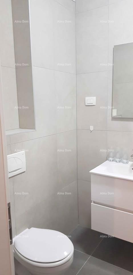 Prodaja poslovnega prostora z nadkritim parkirnim mestom, Pula!