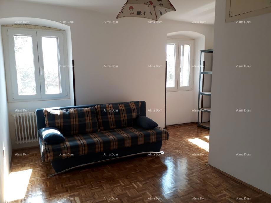 Prodajemo kameno hišo v središču Brtonigle!