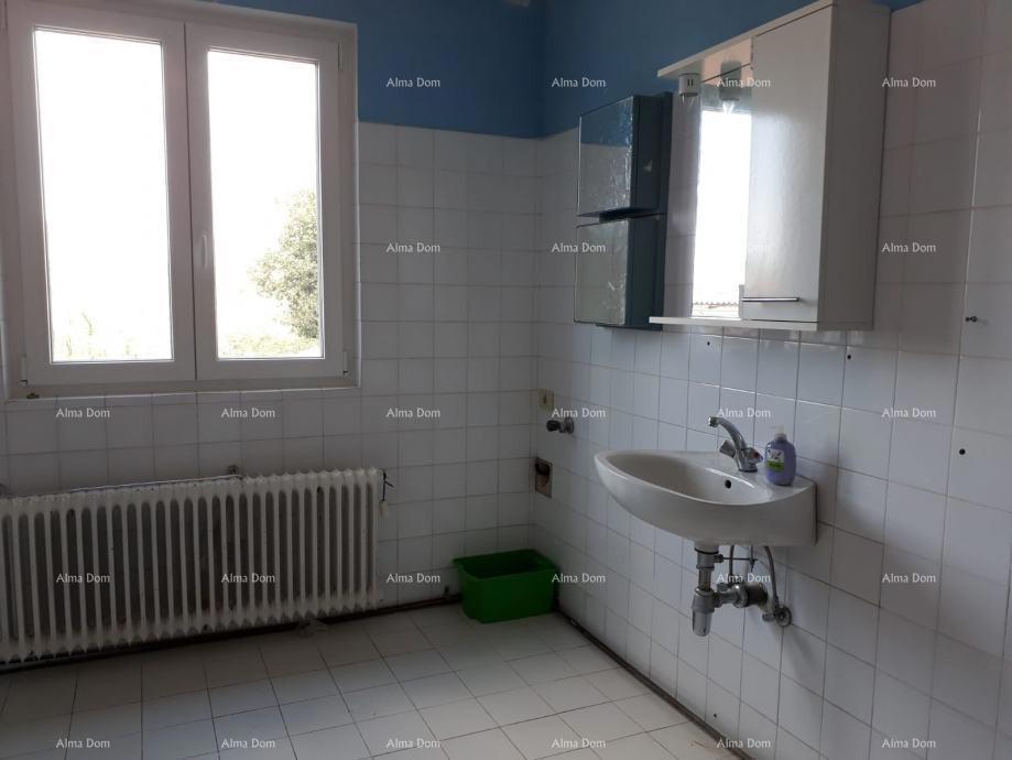 Prodajemo kameno hišo v središču Brtonigle!