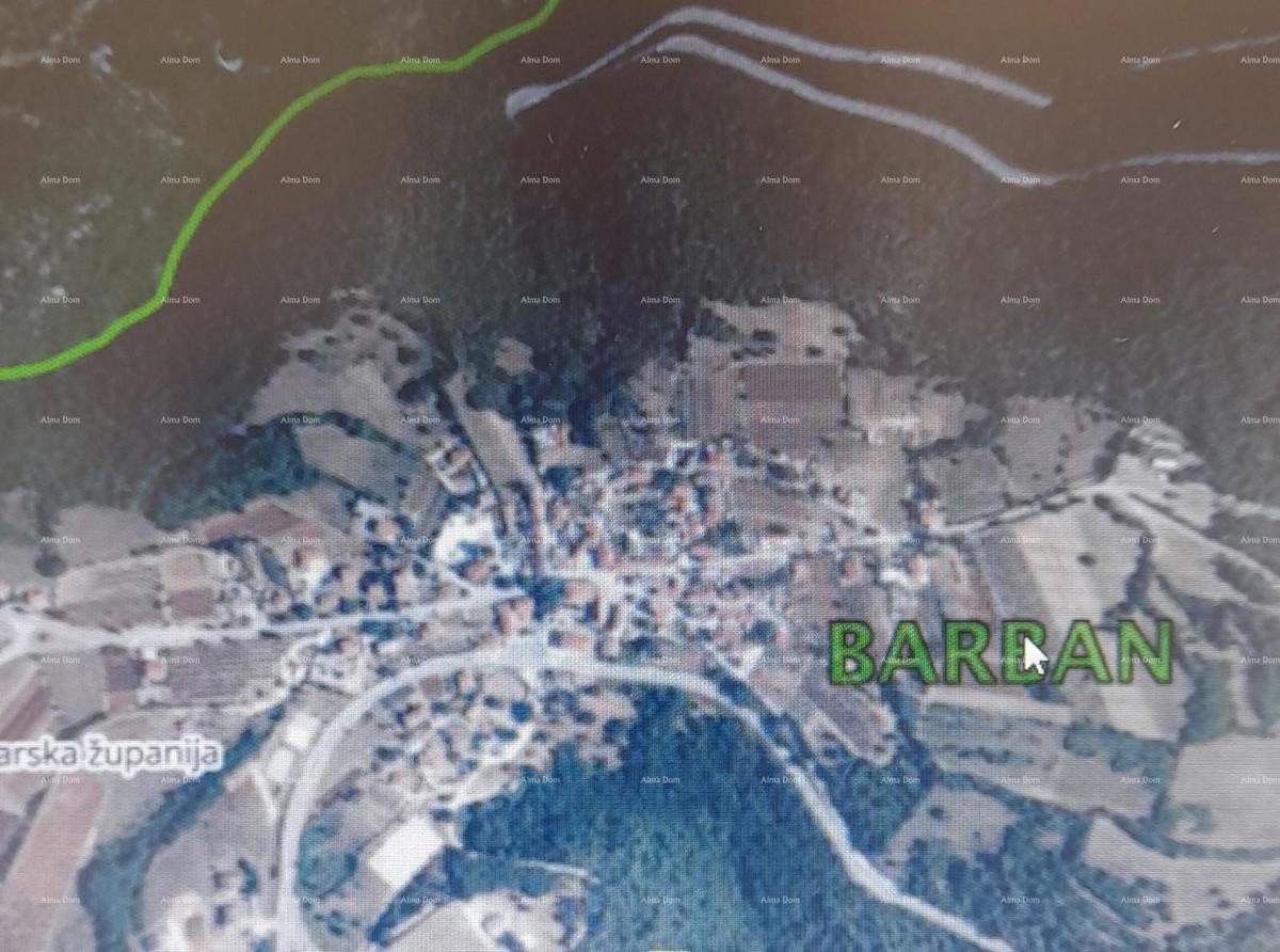 Gradbeno zemljišče s projektom vile z bazenom, Rebići.