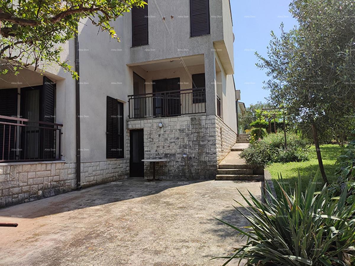 PULA – Škatari, družinska samostojna hiša z veliko parcelo