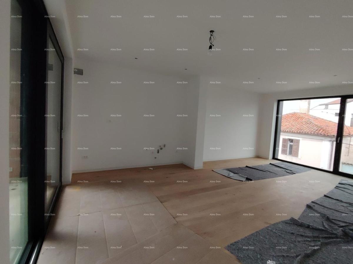 Prodamo stanovanja v stanovanjsko poslovni stavbi s pogledom na morje, center Umaga! / S9a