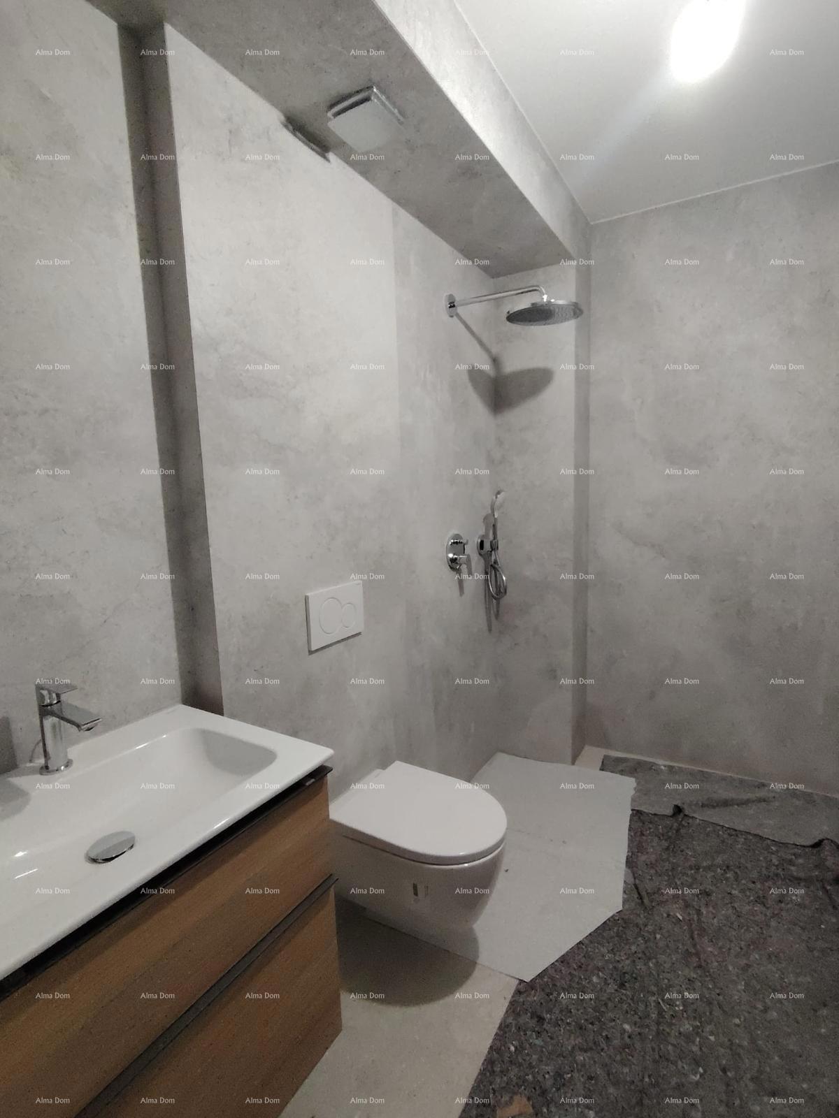 Prodamo stanovanja v stanovanjsko poslovni stavbi s pogledom na morje, center Umaga! / S9a