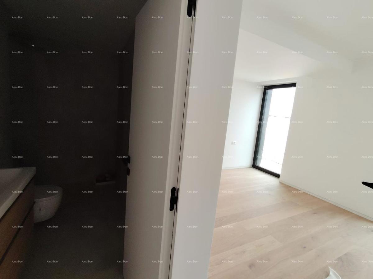 Prodamo stanovanja v stanovanjsko poslovni stavbi s pogledom na morje, center Umaga! / S9a