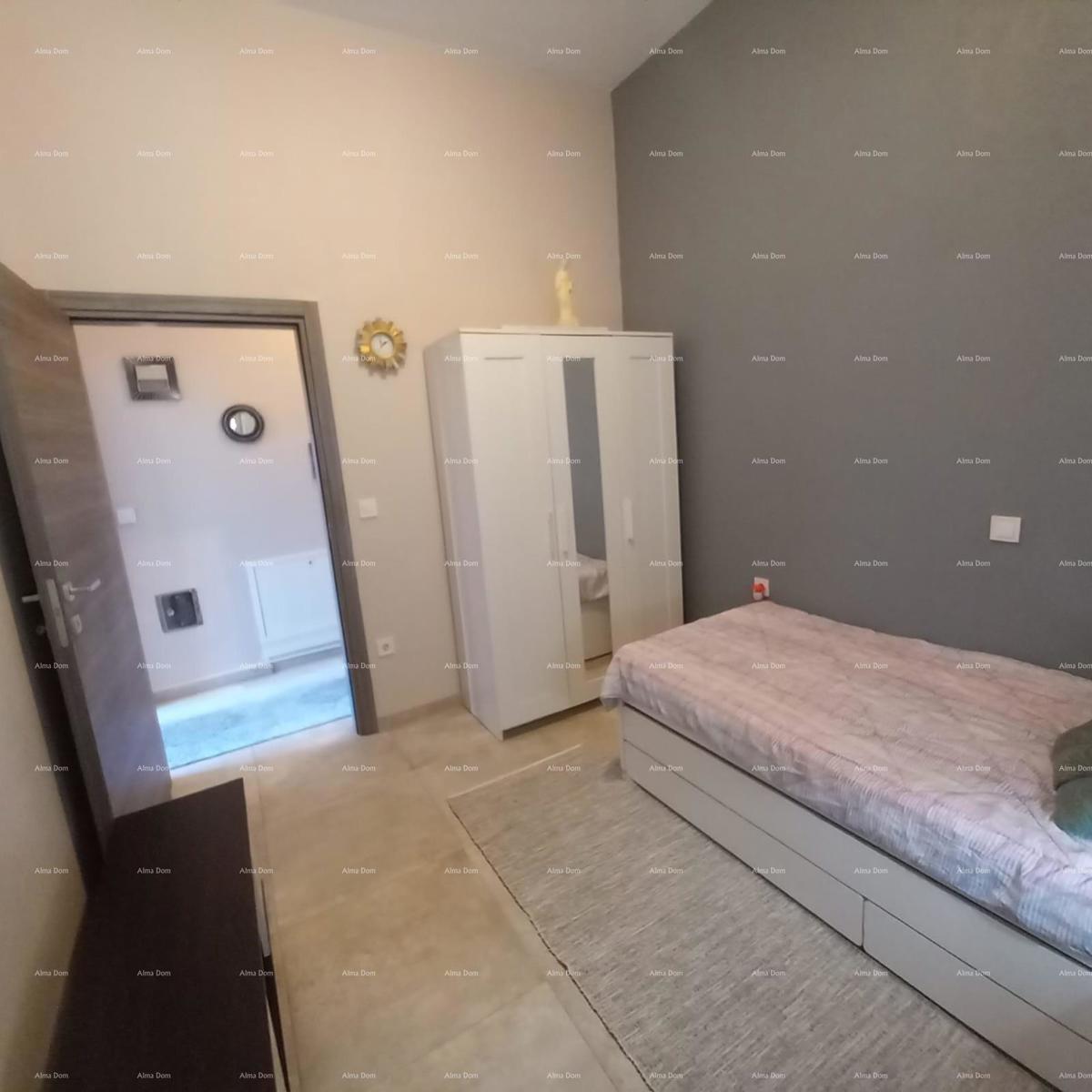 Na prodaju stan z dvoriščem, 250 m od morja