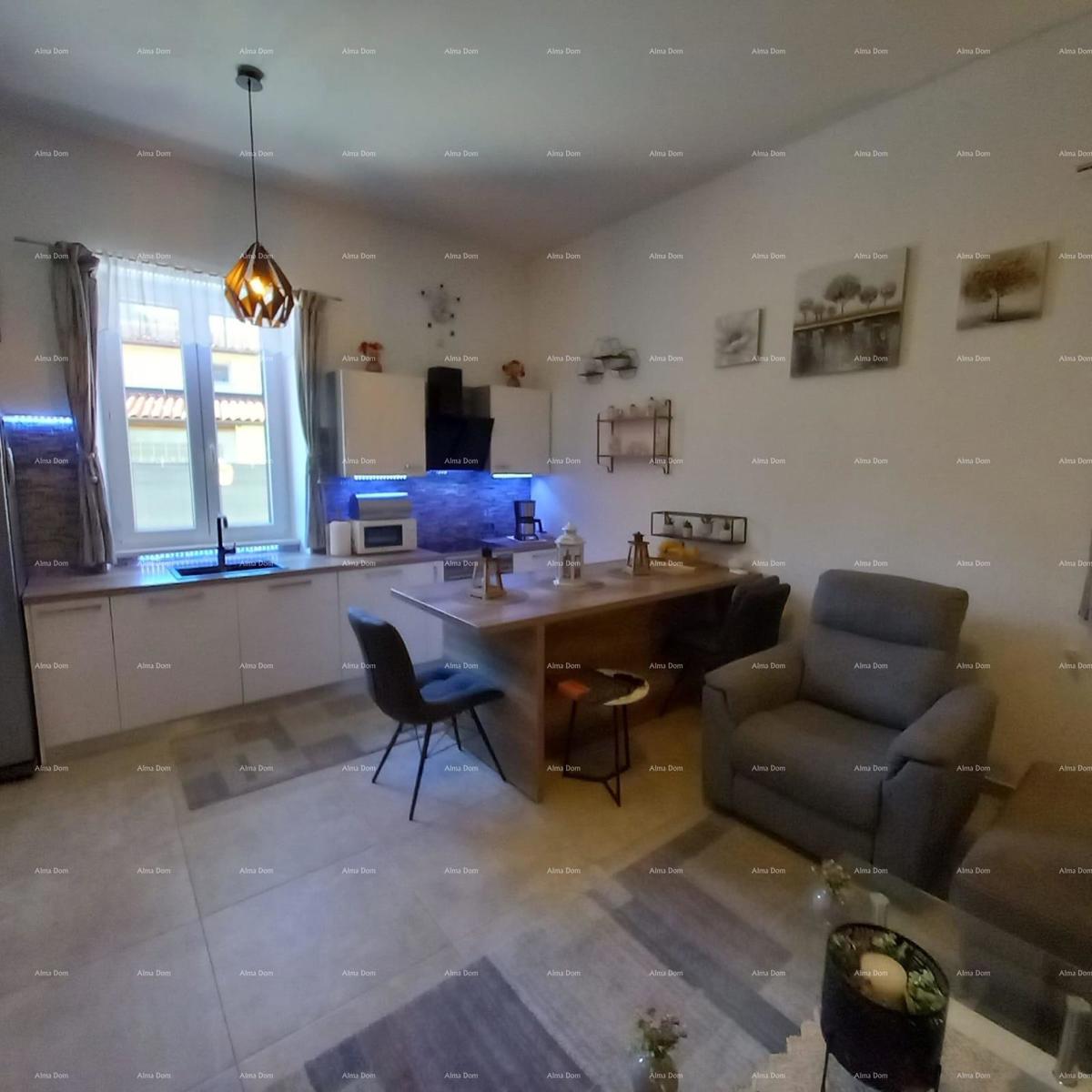 Na prodaju stan z dvoriščem, 250 m od morja