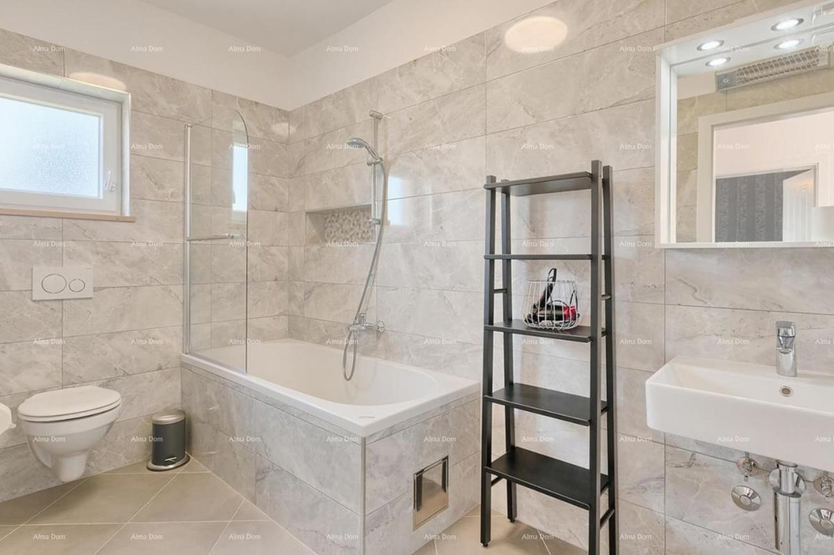 Novo! Čudovita vila v bližini Pule.Štinjan.