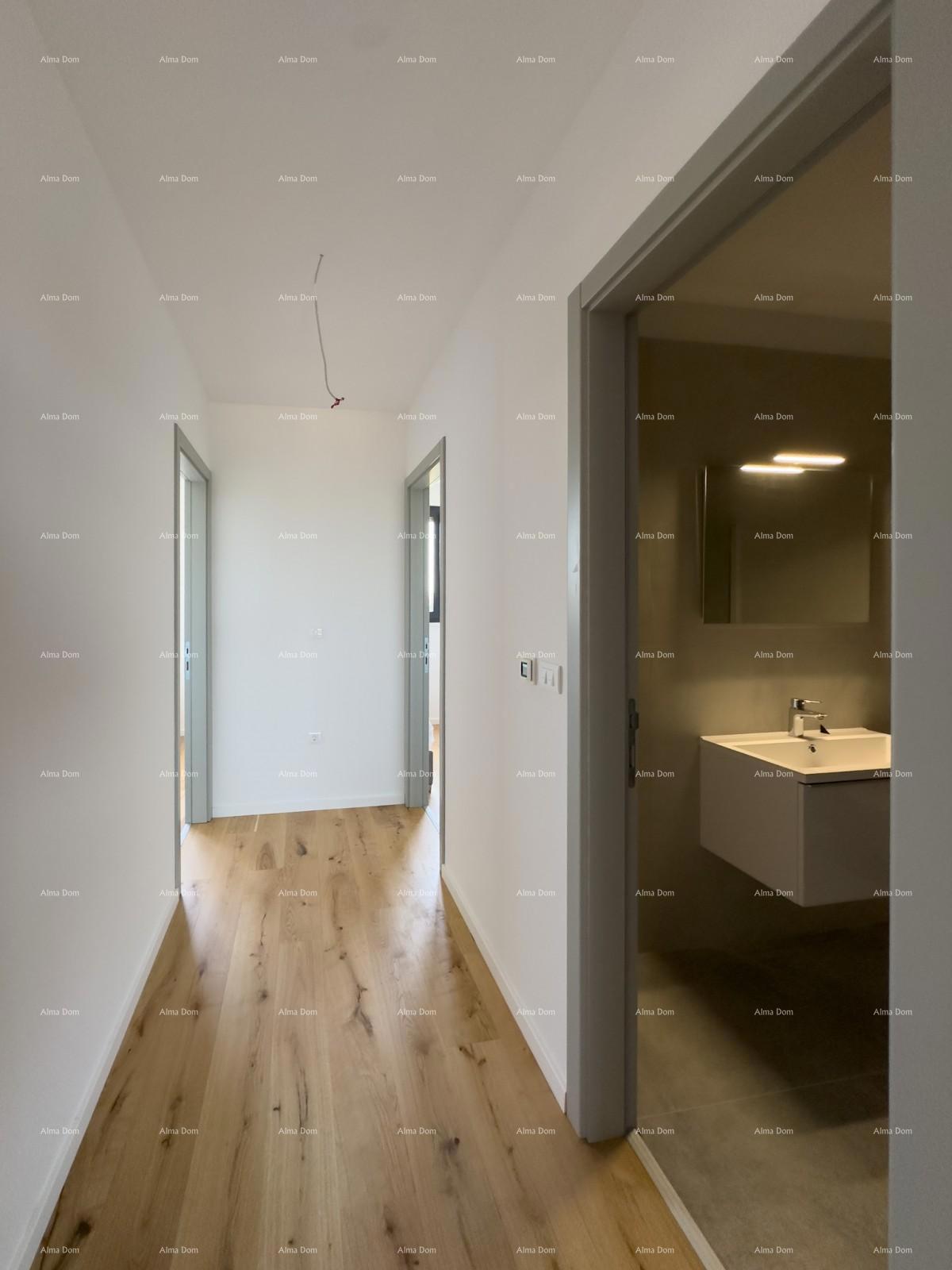 Prostran stan v Puli s tremi spalnicami in modernimi vsebinami blizu centra mesta