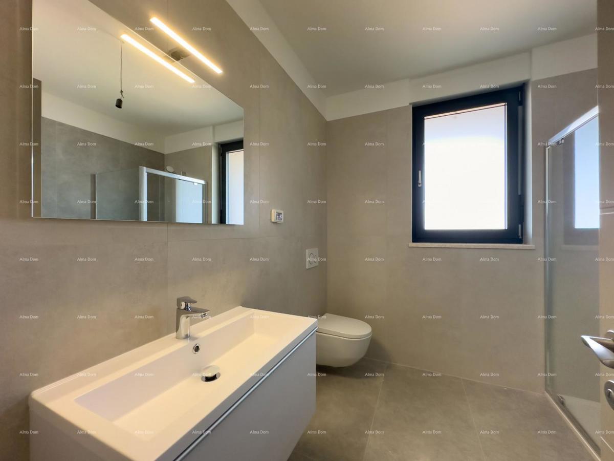 Prostran stan v Puli s tremi spalnicami in modernimi vsebinami blizu centra mesta