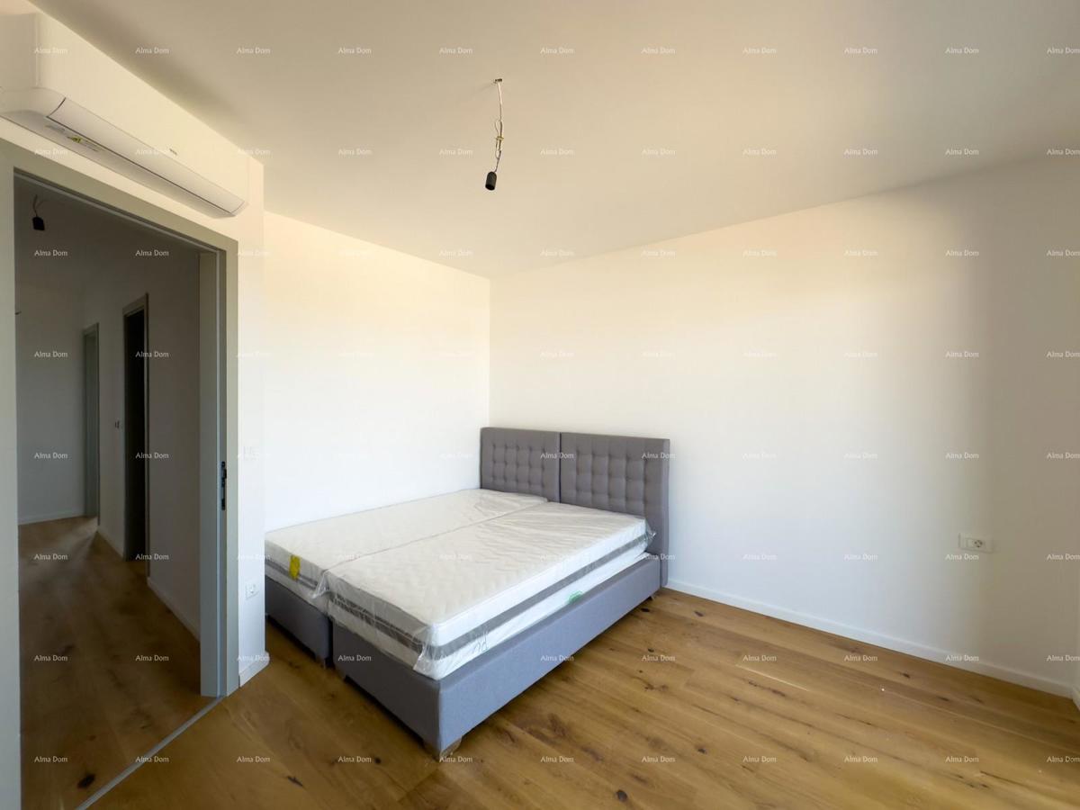 Prostran stan v Puli s tremi spalnicami in modernimi vsebinami blizu centra mesta