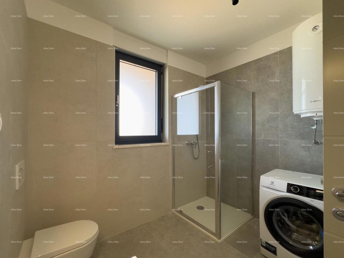 Prostran stan v Puli s tremi spalnicami in modernimi vsebinami blizu centra mesta