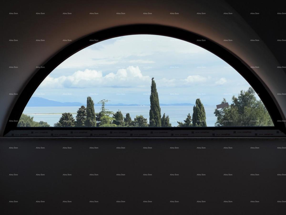 Prodamo stanovanje s čudovitim pogledom na morje! Premantura!