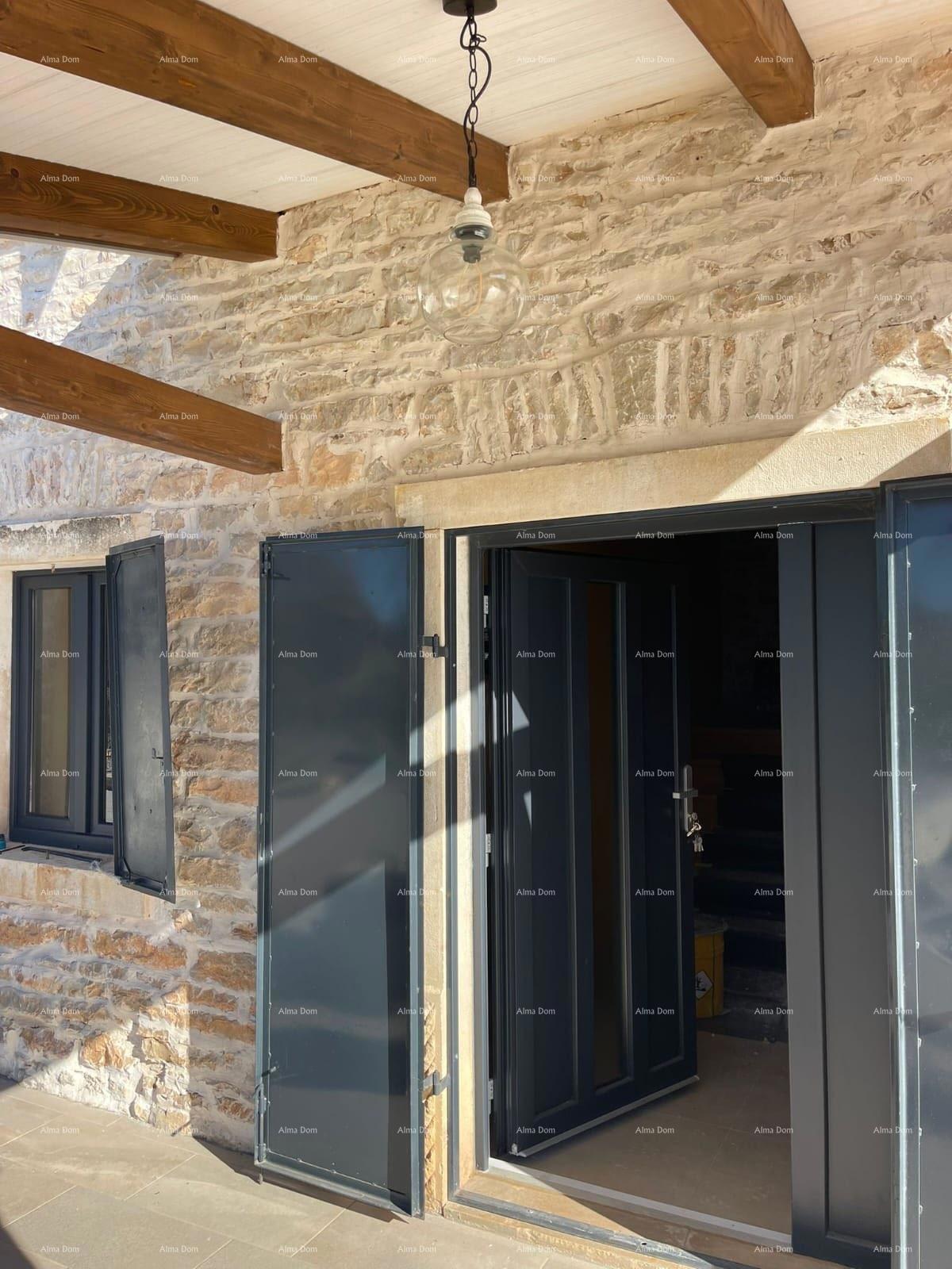 Renovirana istarska hiša s bazenom in dvoriščem – mirna lokacija, občina Barban