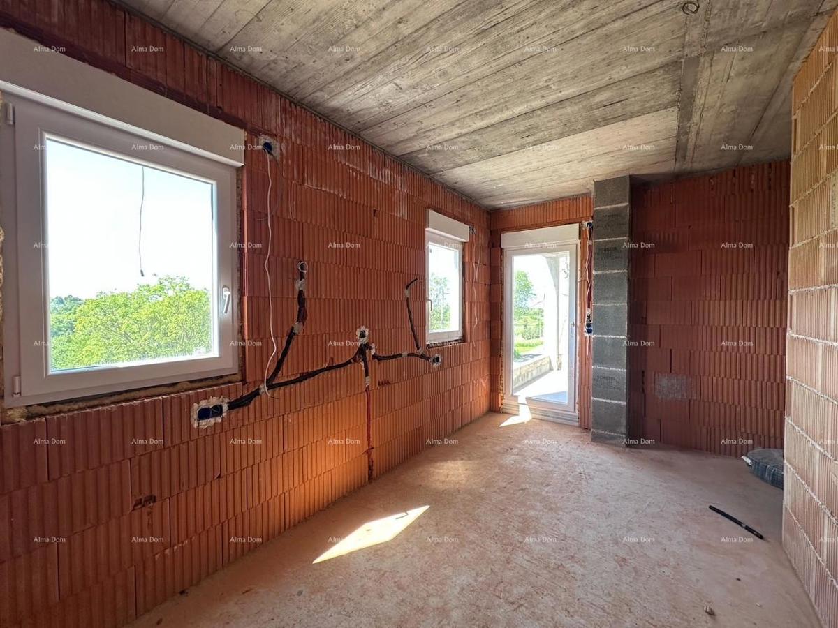 Umag.  Prodajemo dvojno hišo v fazi Roh Bau.