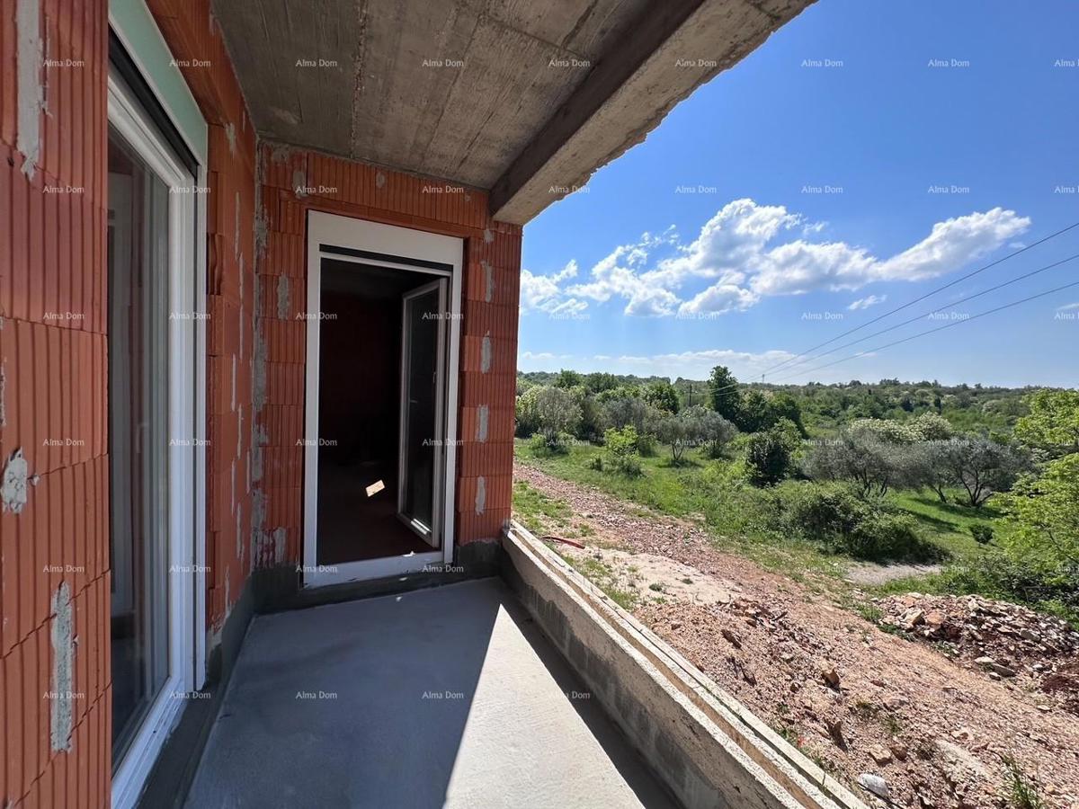 Umag.  Prodajemo dvojno hišo v fazi Roh Bau.