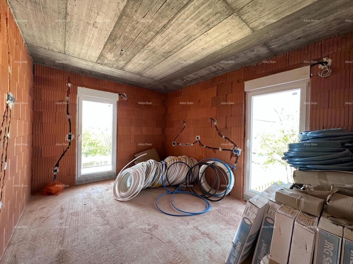 Umag.  Prodajemo dvojno hišo v fazi Roh Bau.