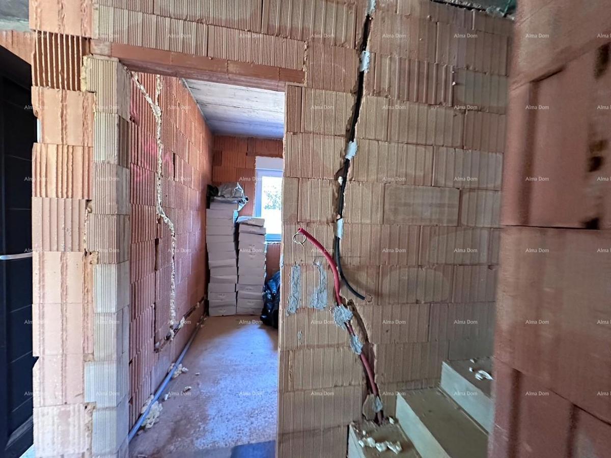 Umag.  Prodajemo dvojno hišo v fazi Roh Bau.