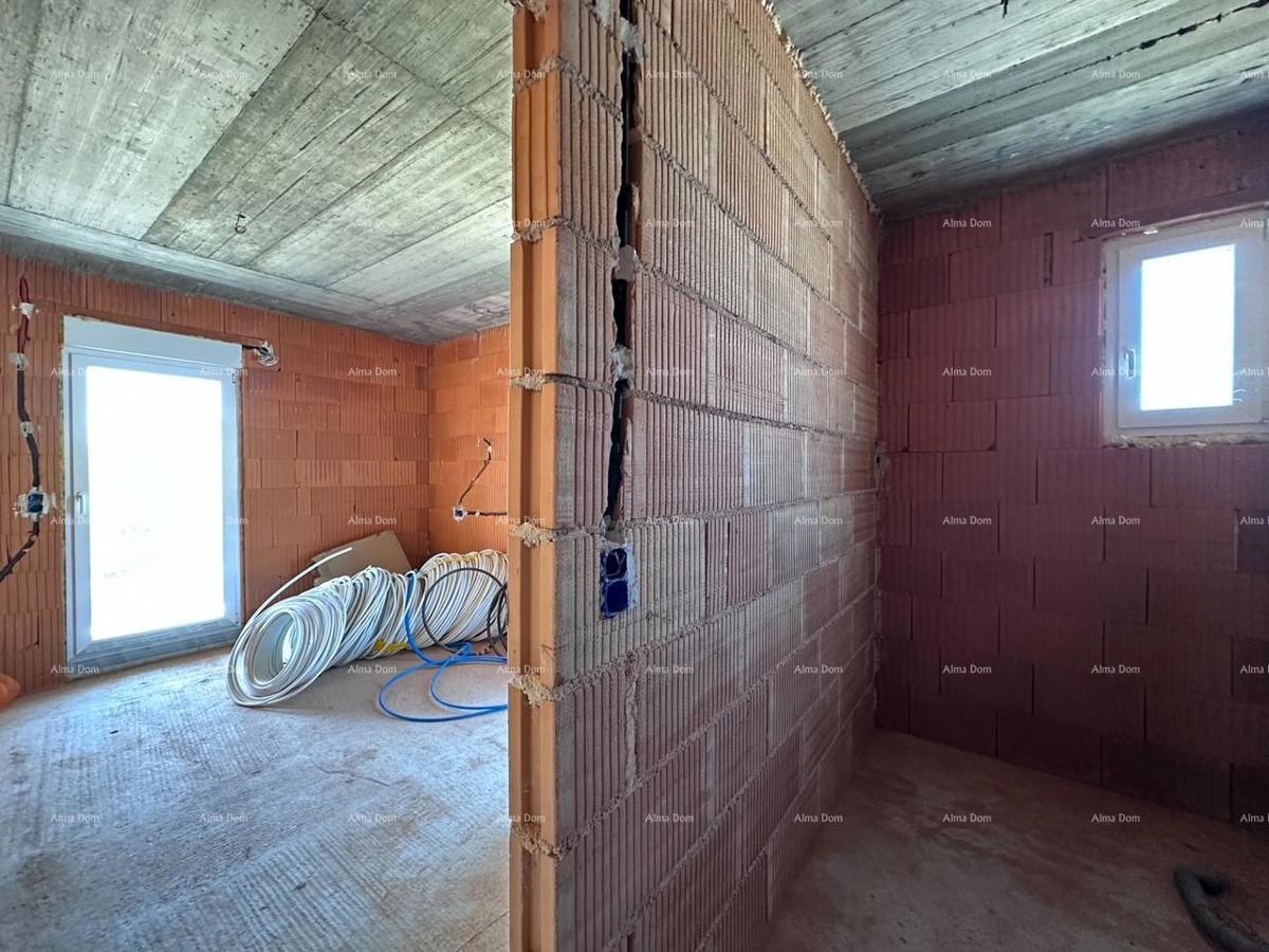 Umag.  Prodajemo dvojno hišo v fazi Roh Bau.