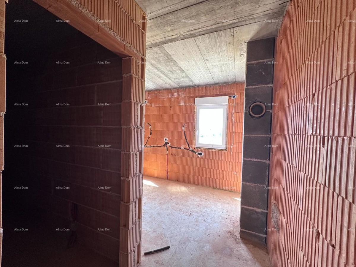 Umag.  Prodajemo dvojno hišo v fazi Roh Bau.