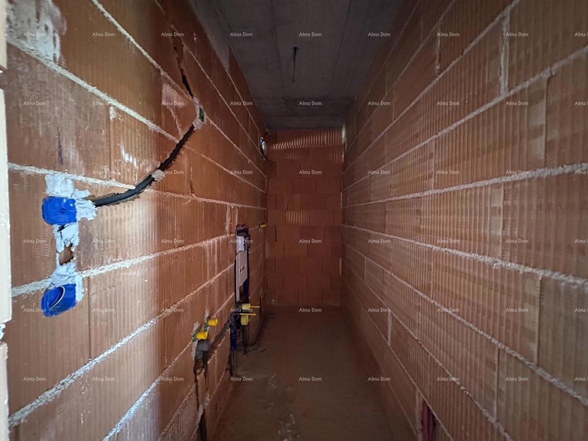 Umag.  Prodajemo dvojno hišo v fazi Roh Bau.