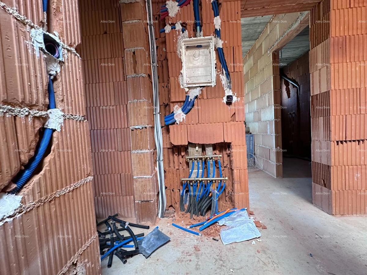 Umag.  Prodajemo dvojno hišo v fazi Roh Bau.