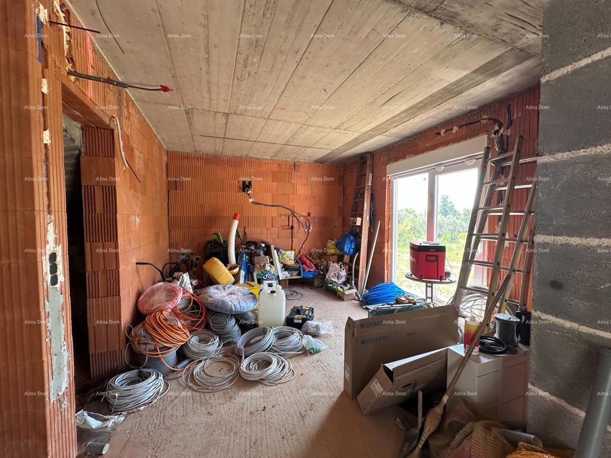 Umag.  Prodajemo dvojno hišo v fazi Roh Bau.