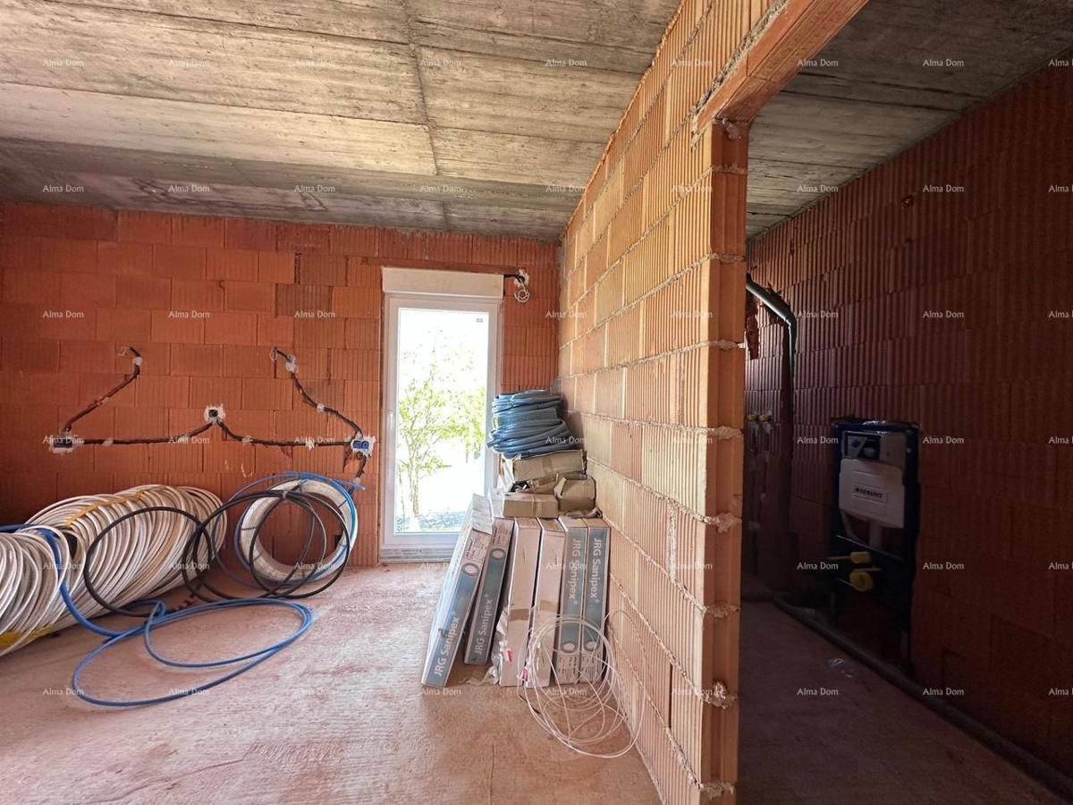 Umag.  Prodajemo dvojno hišo v fazi Roh Bau.