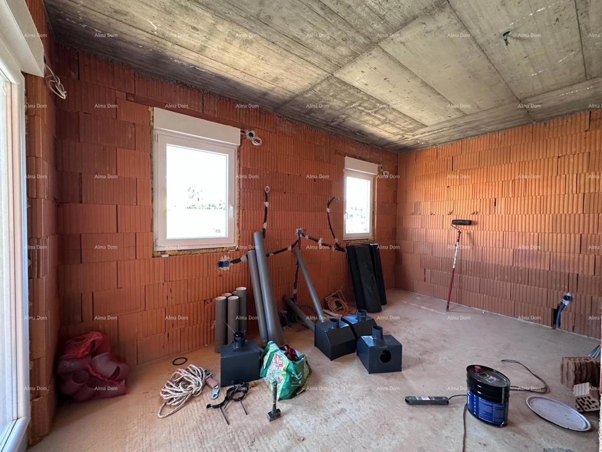 Umag.  Prodajemo dvojno hišo v fazi Roh Bau.