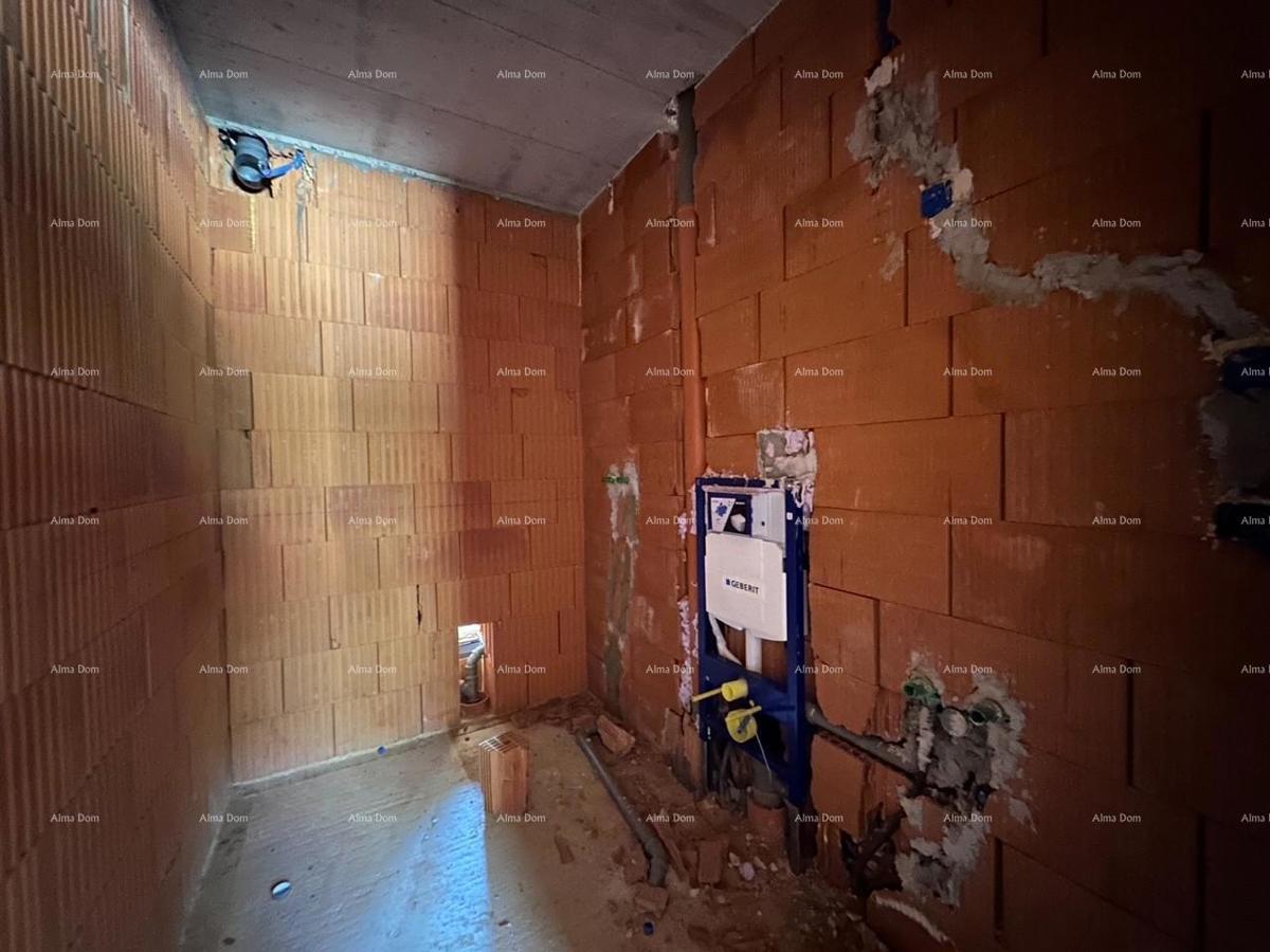 Umag.  Prodajemo dvojno hišo v fazi Roh Bau.