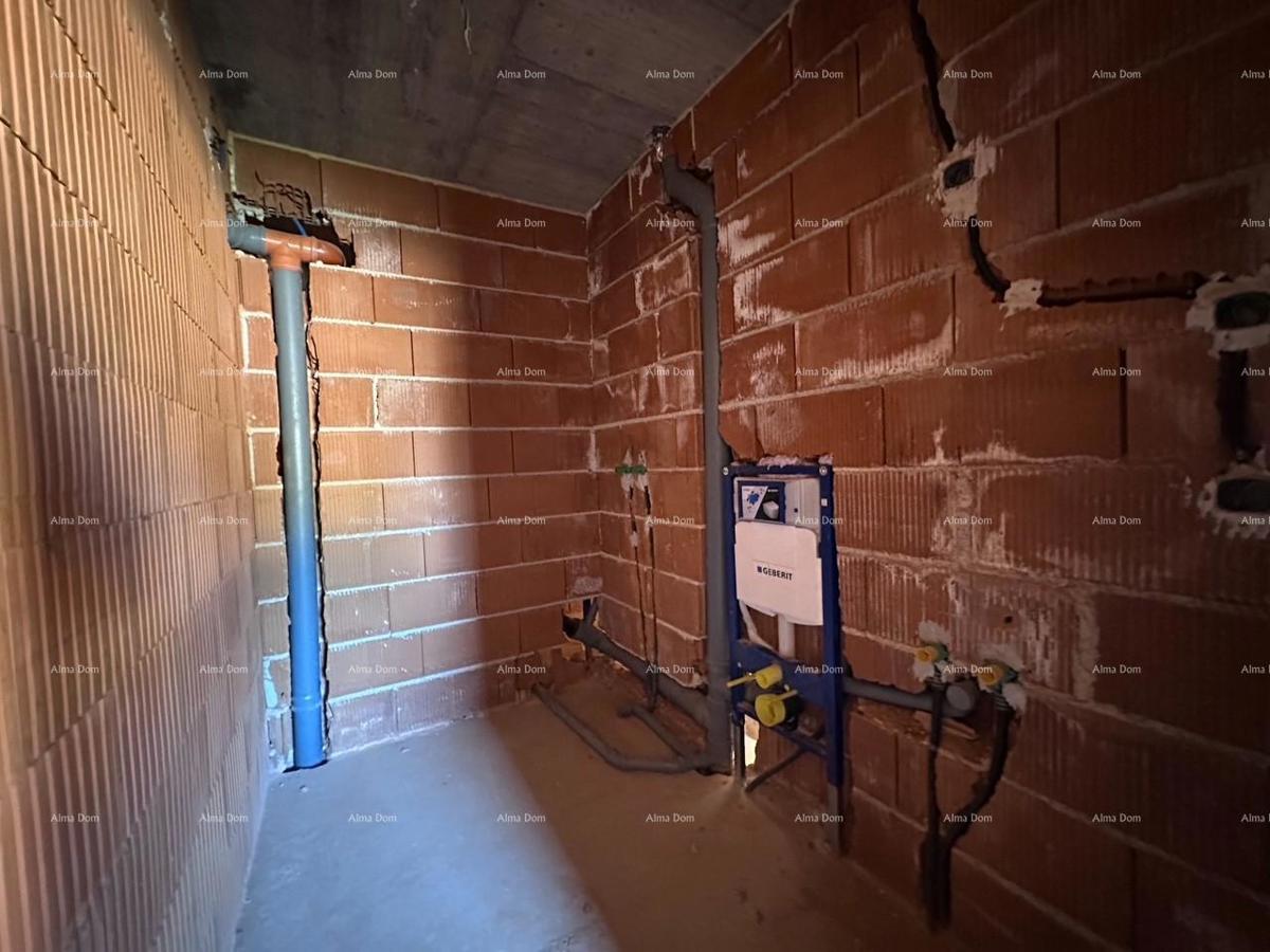 Umag.  Prodajemo dvojno hišo v fazi Roh Bau.