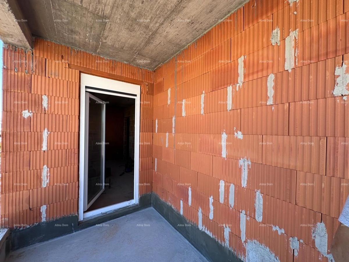 Umag.  Prodajemo dvojno hišo v fazi Roh Bau.