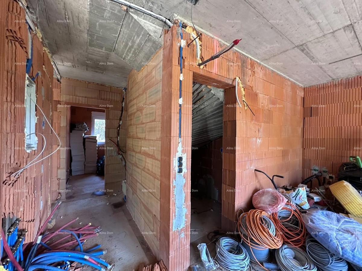 Umag.  Prodajemo dvojno hišo v fazi Roh Bau.