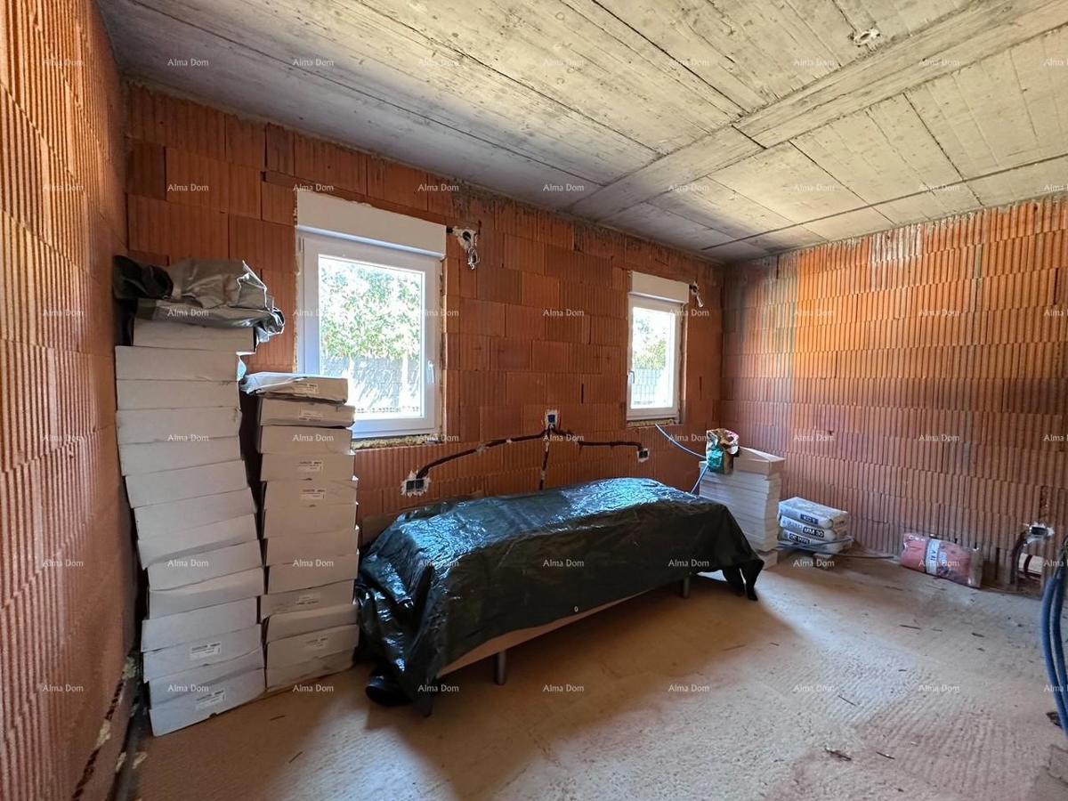 Umag.  Prodajemo dvojno hišo v fazi Roh Bau.