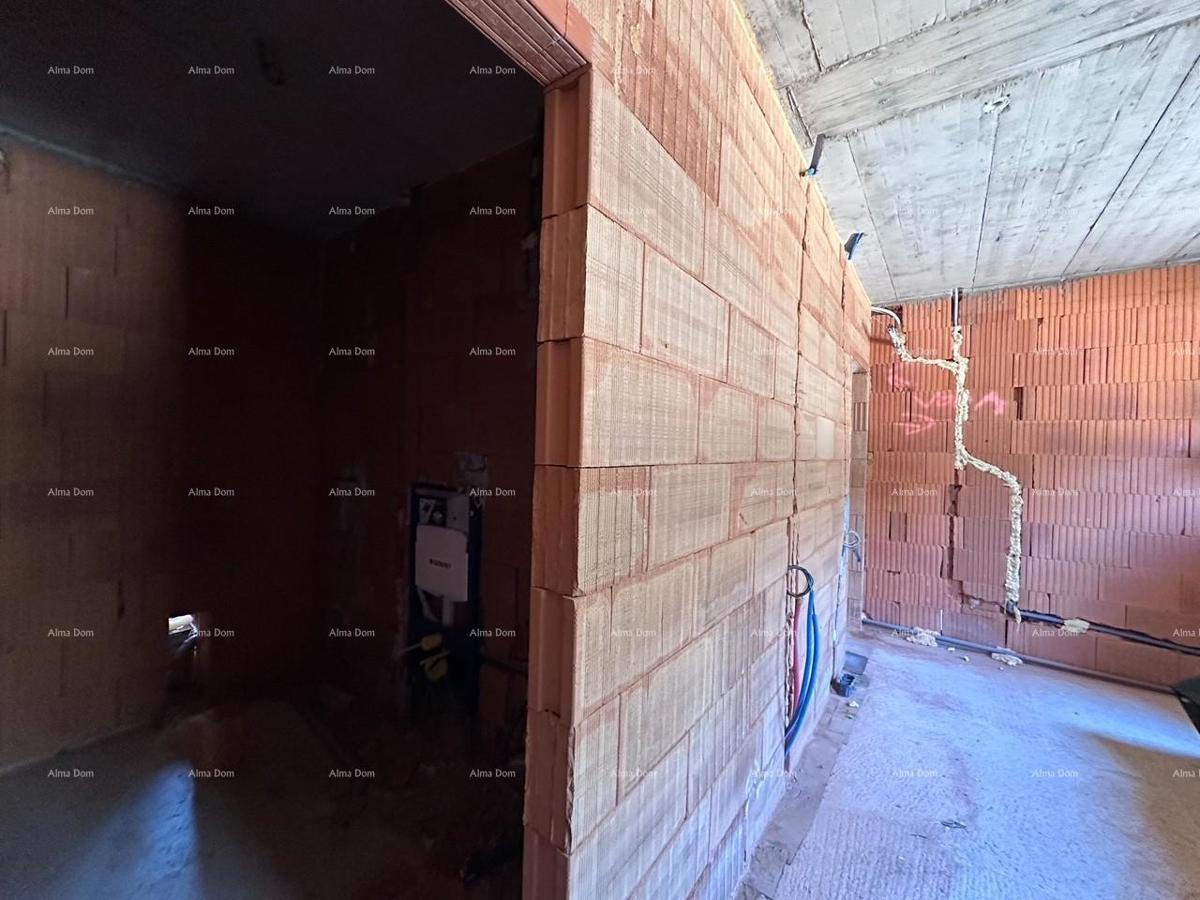 Umag.  Prodajemo dvojno hišo v fazi Roh Bau.