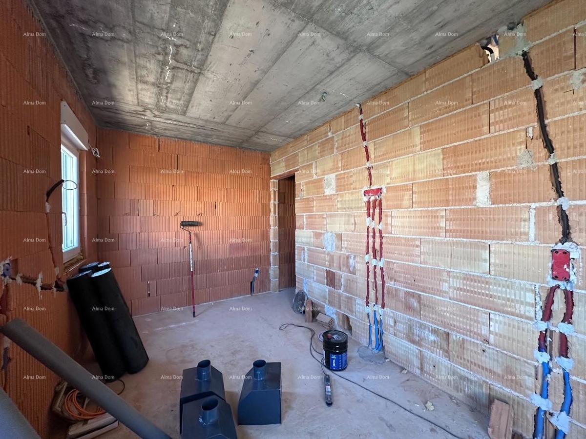 Umag.  Prodajemo dvojno hišo v fazi Roh Bau.