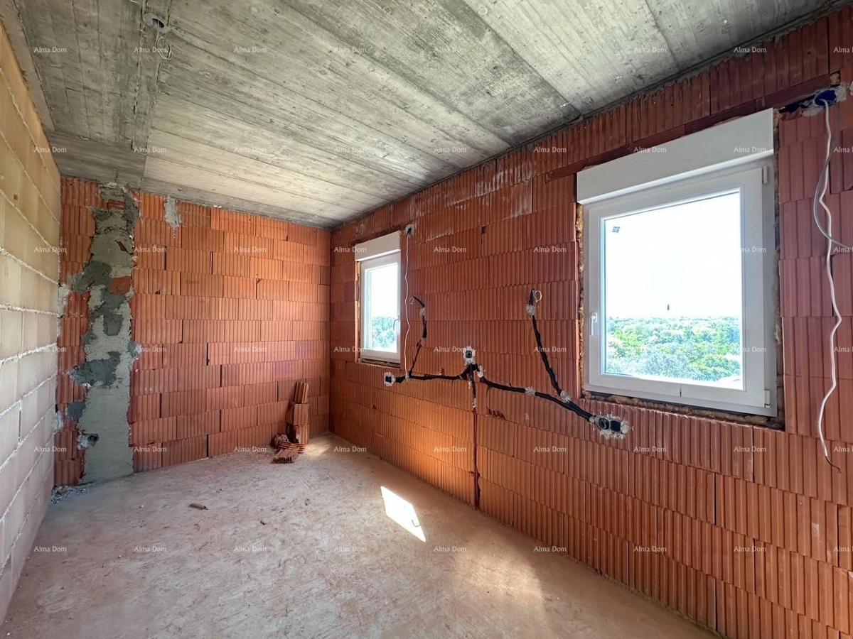 Umag.  Prodajemo dvojno hišo v fazi Roh Bau.