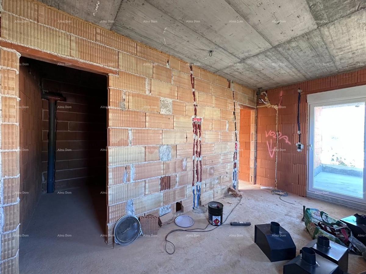 Umag.  Prodajemo dvojno hišo v fazi Roh Bau.