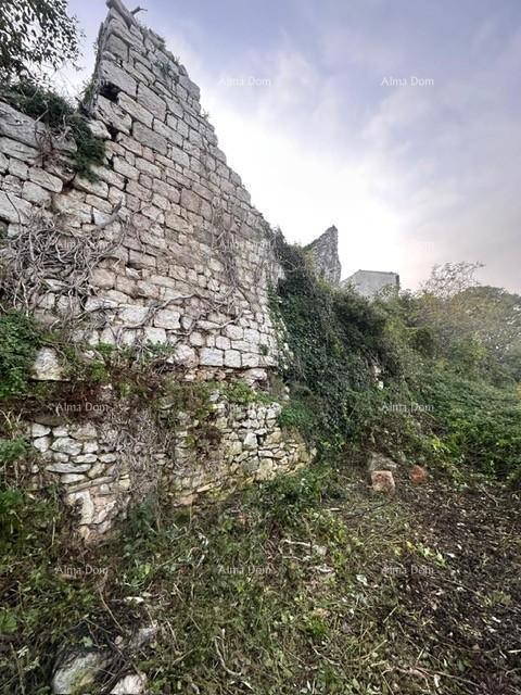 KAŠTEL – Gradbeno zemljišče 1.500 m² s panoramskim pogledom