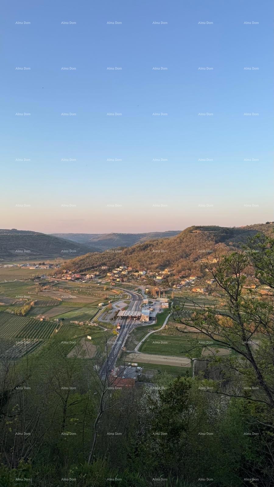 KAŠTEL – Gradbeno zemljišče 1.500 m² s panoramskim pogledom