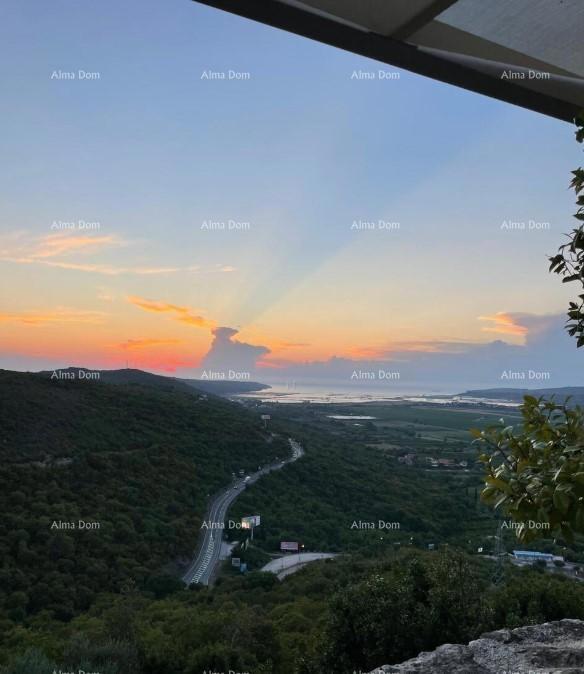 KAŠTEL – Gradbeno zemljišče 1.500 m² s panoramskim pogledom