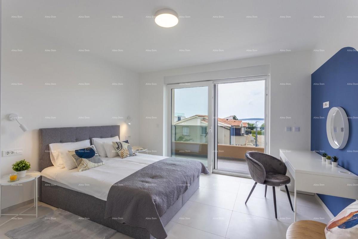 Moderna hiša v Medulinu, 800 m od centra in 150 m od morja – idealna za družino ali naložbo!