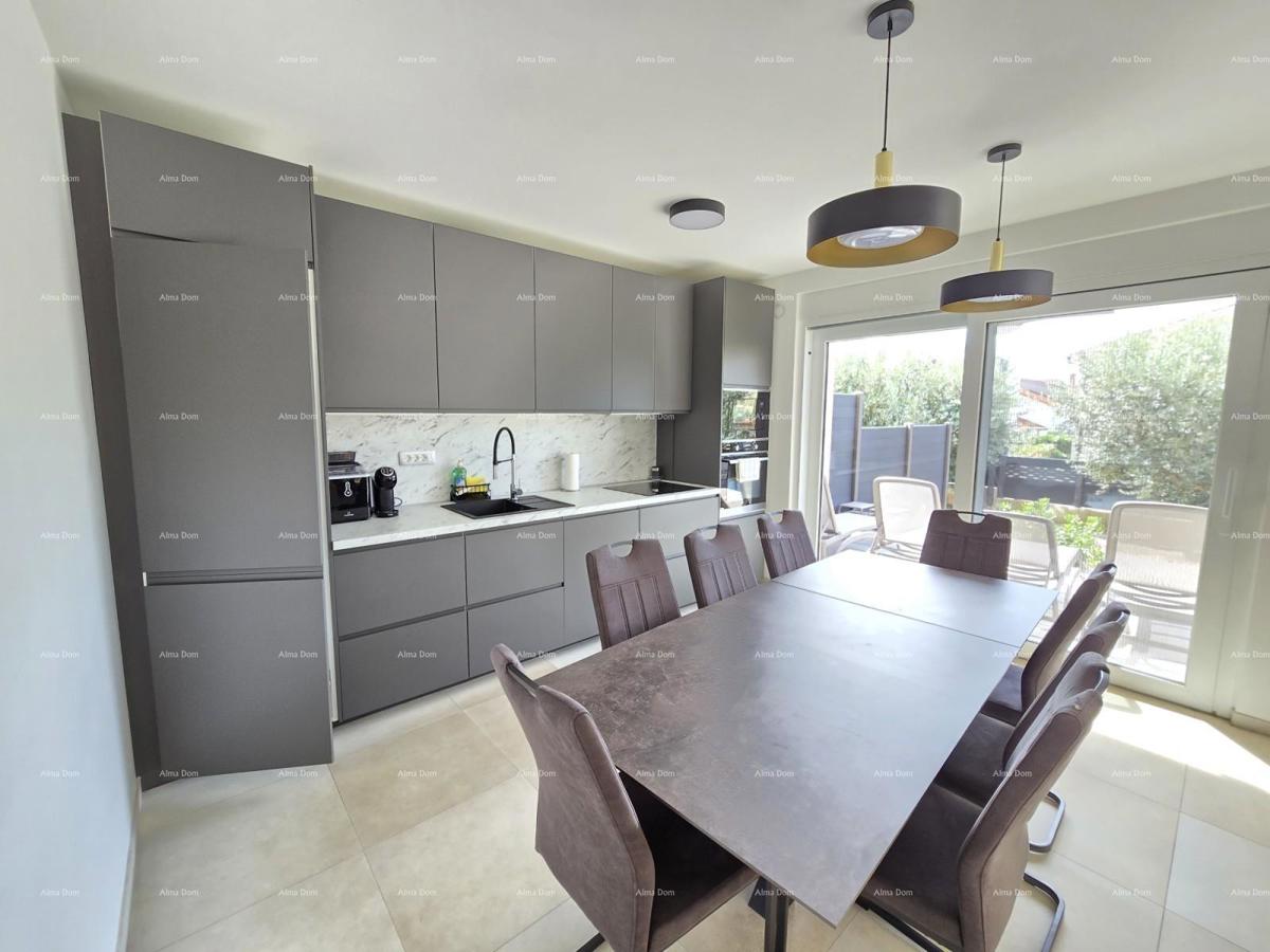 Moderna hiša v Medulinu, 800 m od centra in 150 m od morja – idealna za družino ali naložbo!