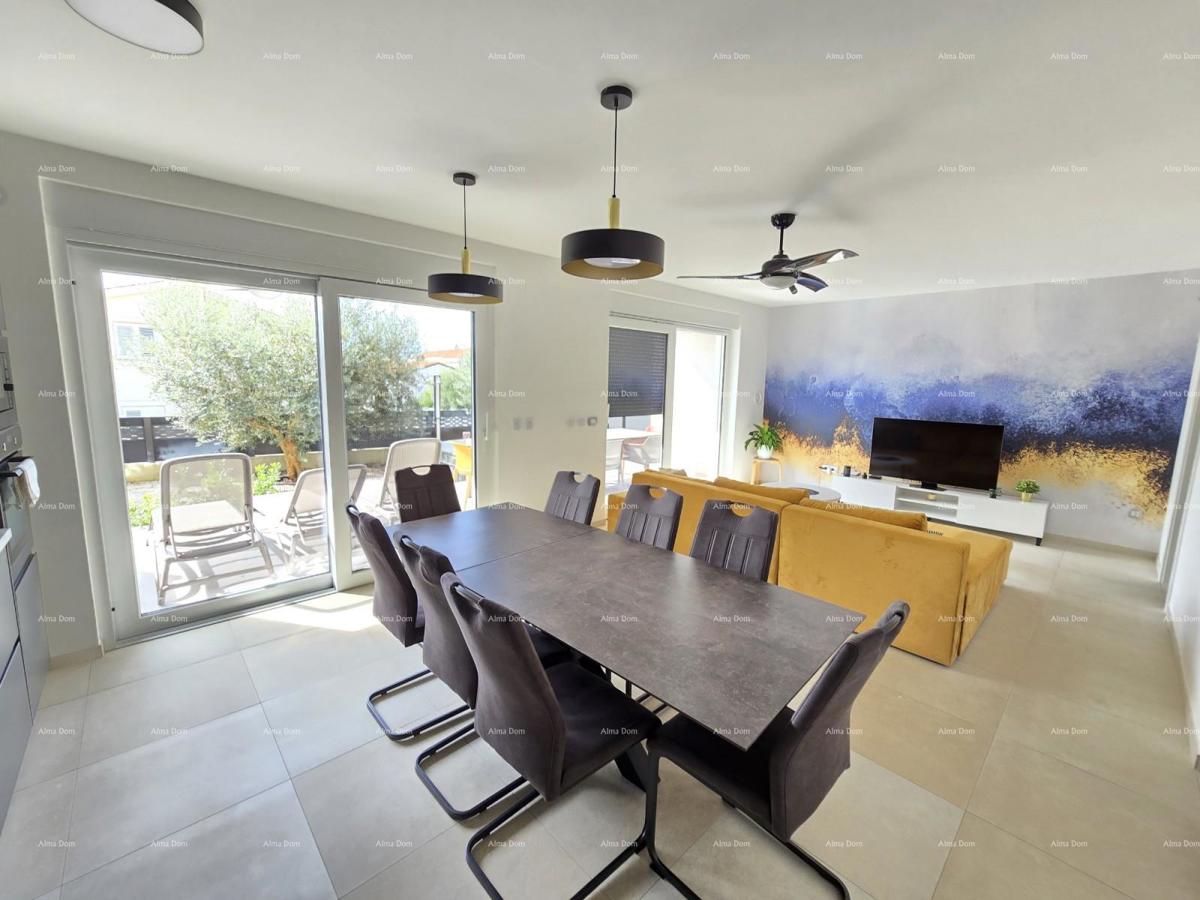 Moderna hiša v Medulinu, 800 m od centra in 150 m od morja – idealna za družino ali naložbo!